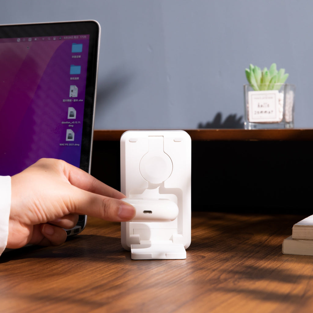 5-in-1 MagSafe Wireless Charging Stand & Power Bank