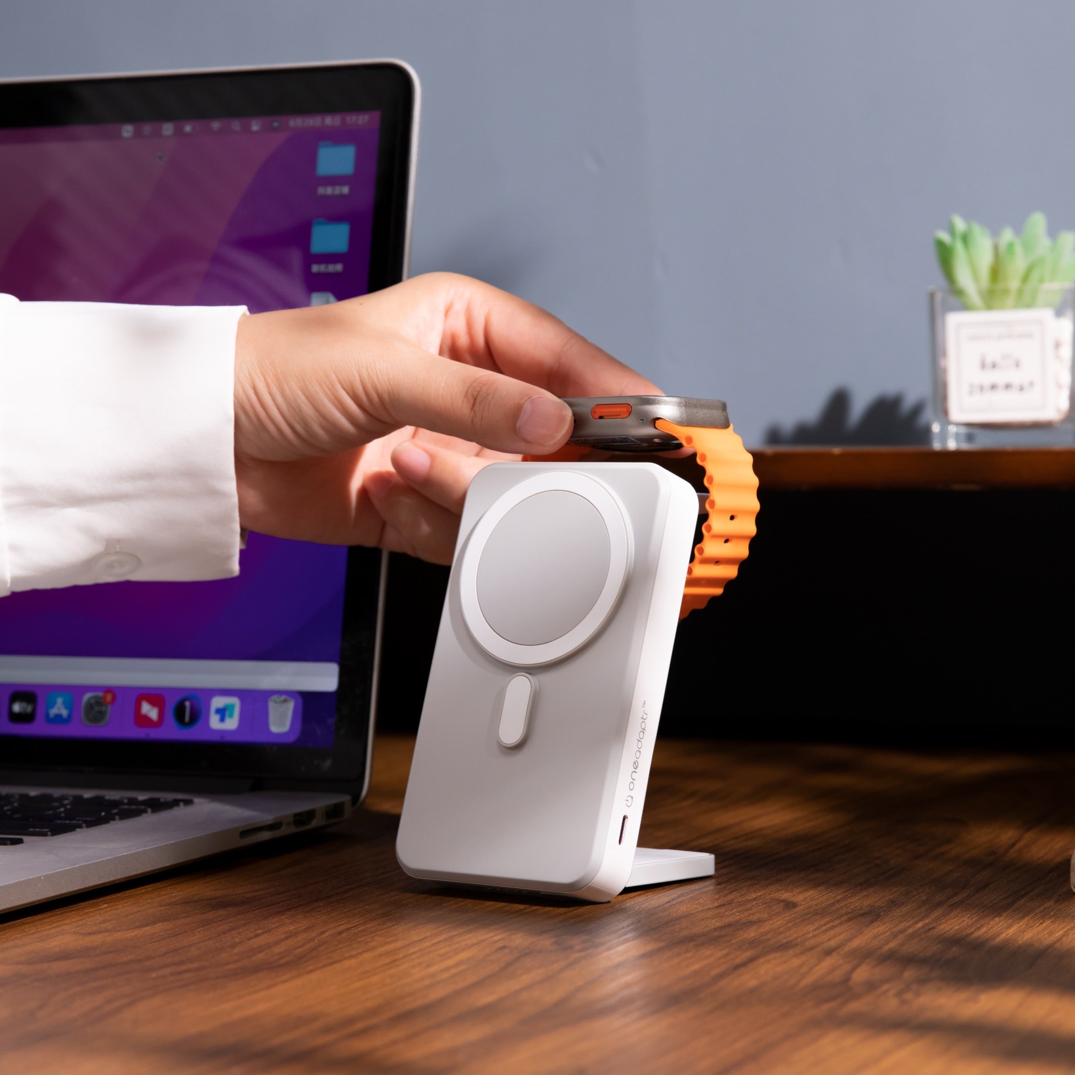 5-in-1 MagSafe Wireless Charging Stand & Power Bank